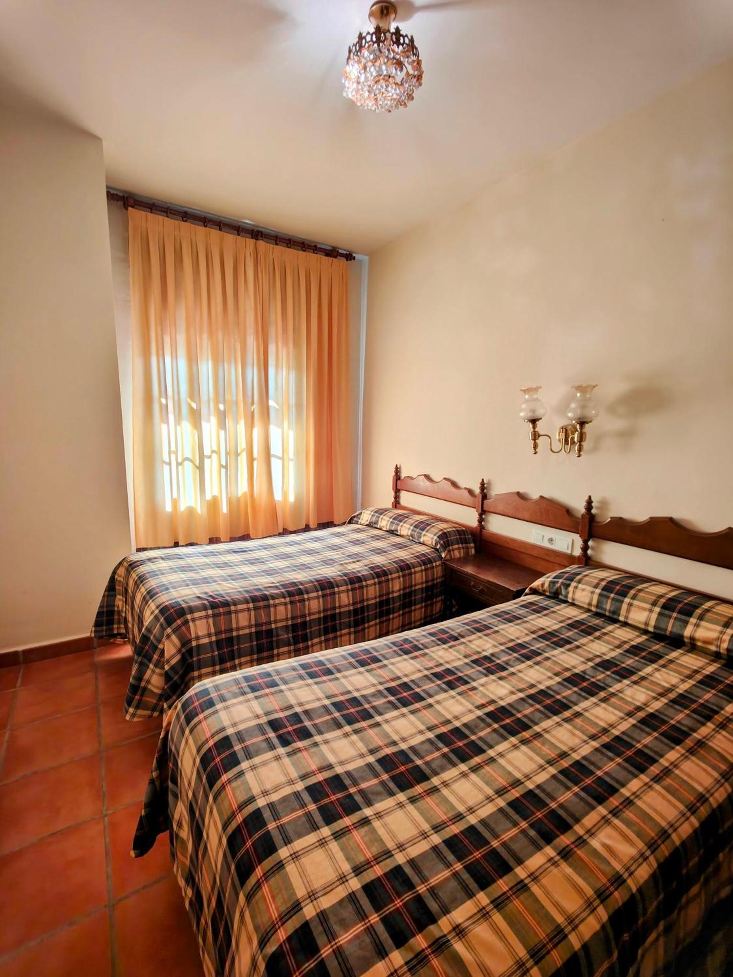 Hostal Montemayor Montemayor del Rio ภายนอก รูปภาพ